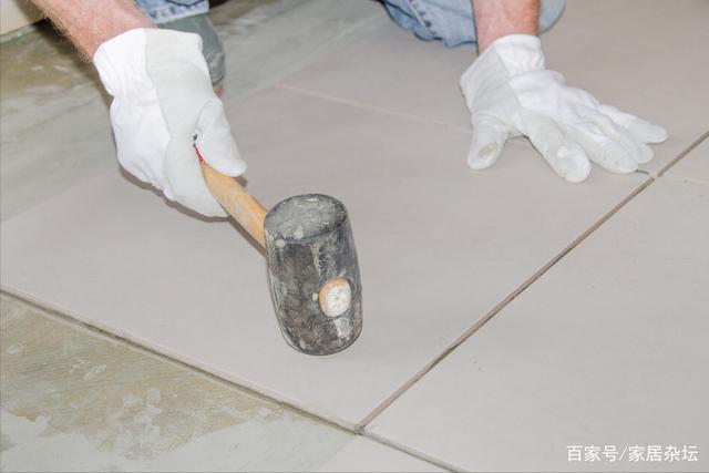 瓷砖空鼓打胶后瓷砖裂了怎么修复视频(瓷砖空鼓打胶后瓷砖裂了怎么修复视频讲解)
