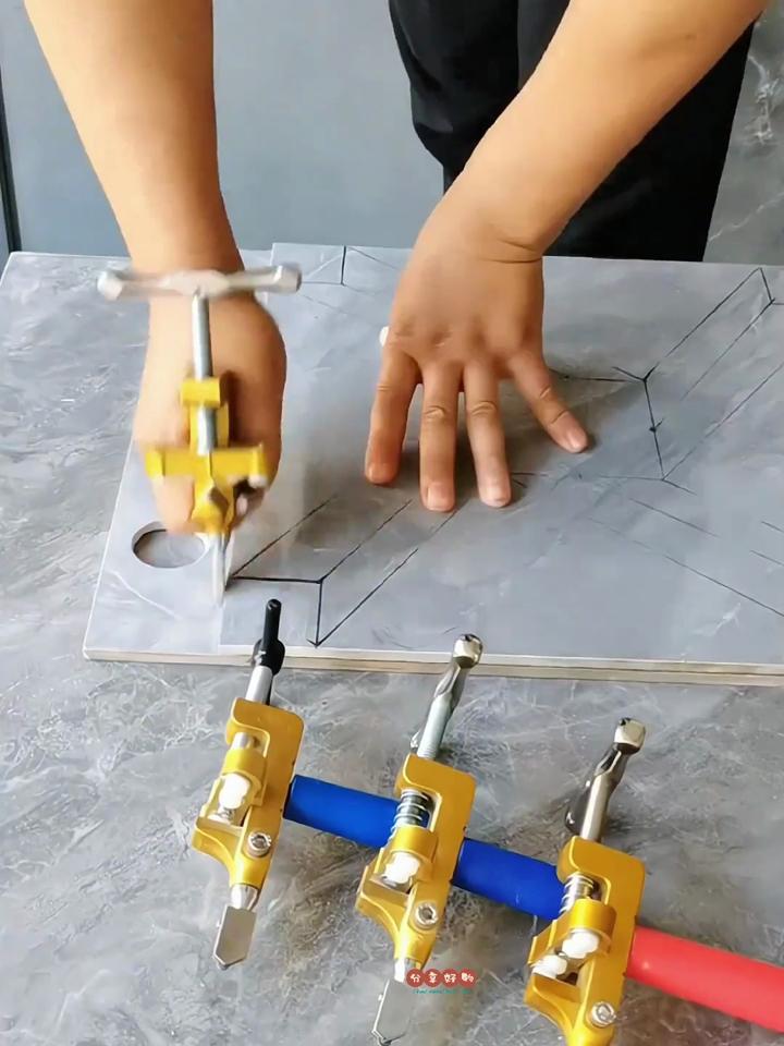 瓷砖现场切割还是厂家切割(瓷砖由厂家切割需要加工费吗) 瓷砖现场切割还是厂家切割(瓷砖由厂家切割需要加工费吗)