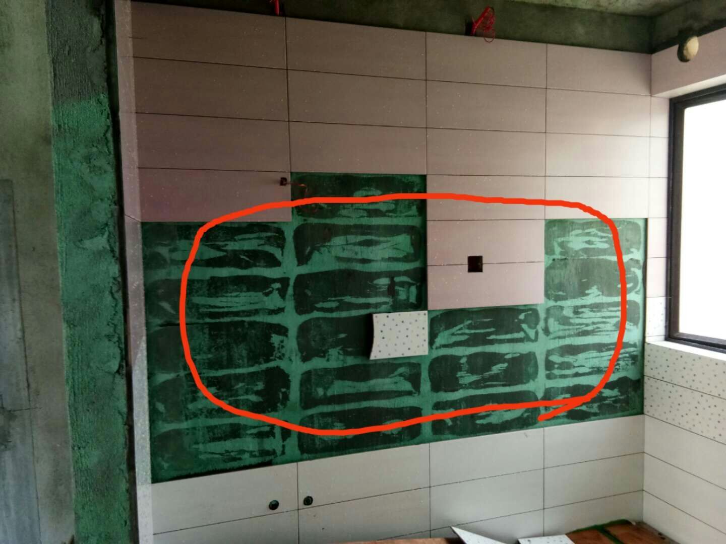 卫生间墙砖掉了几块怎么补救图片(卫生间墙砖掉了几块怎么补救图片视频)