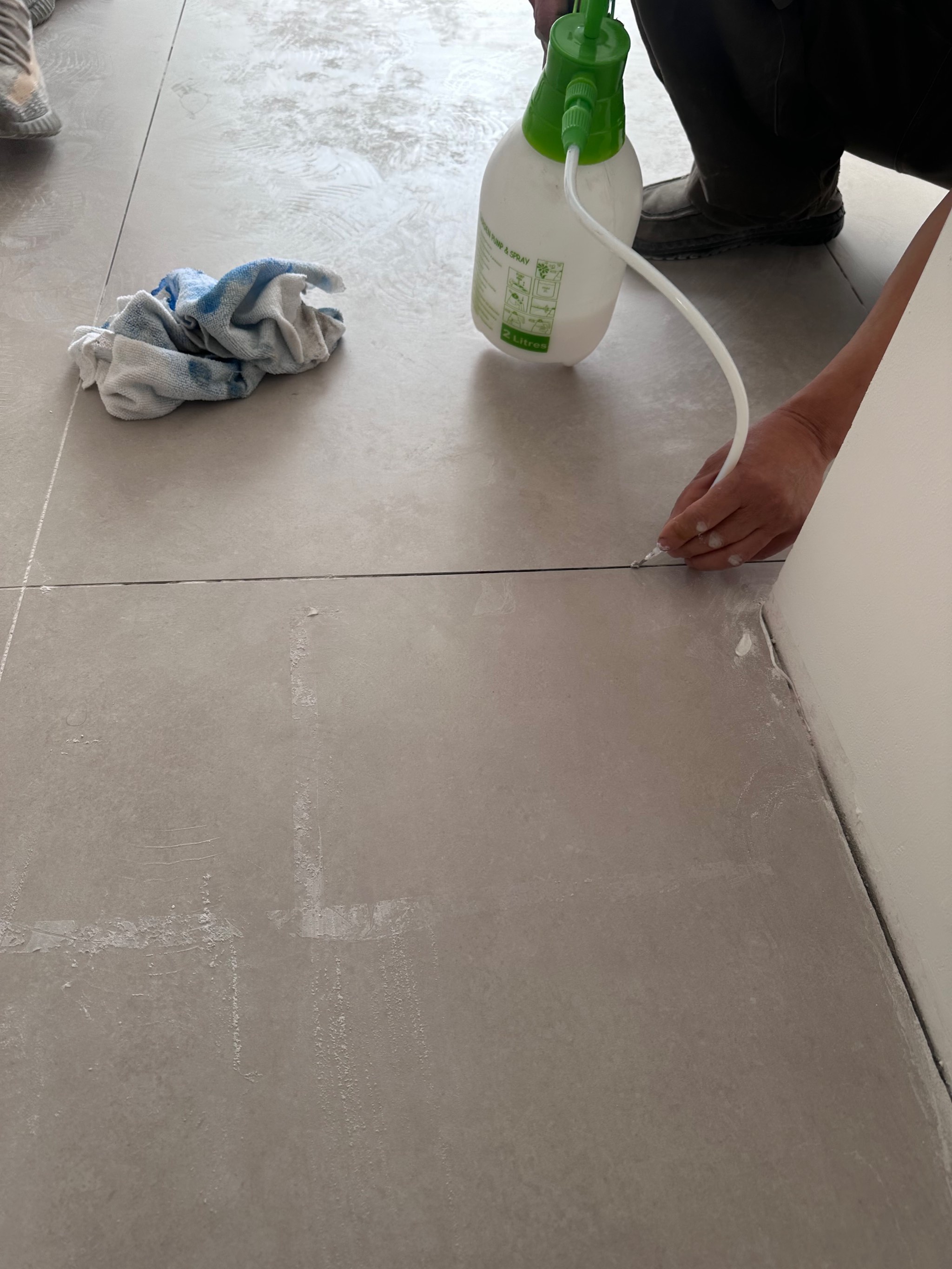 墙上砖掉了块怎么补救(墙上瓷砖掉了一小块怎么办)