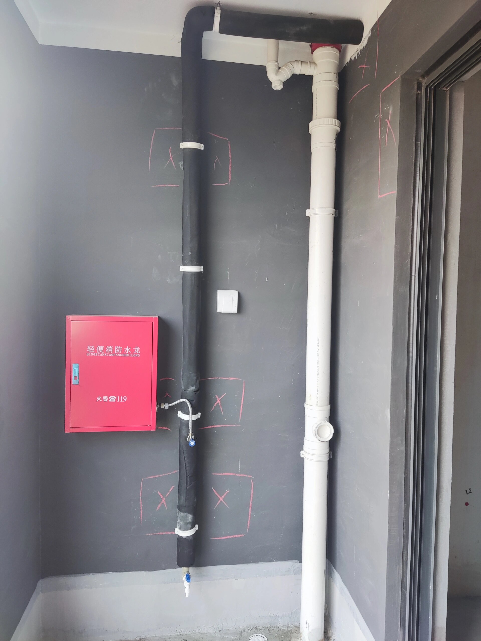 卫生间墙面瓷砖空鼓会掉下来吗?(卫生间墙面瓷砖空鼓会掉下来吗图片)