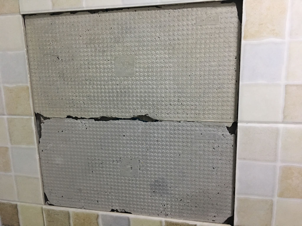 墙砖掉了几块怎么补救呢(墙砖掉了几块怎么补救呢图片)