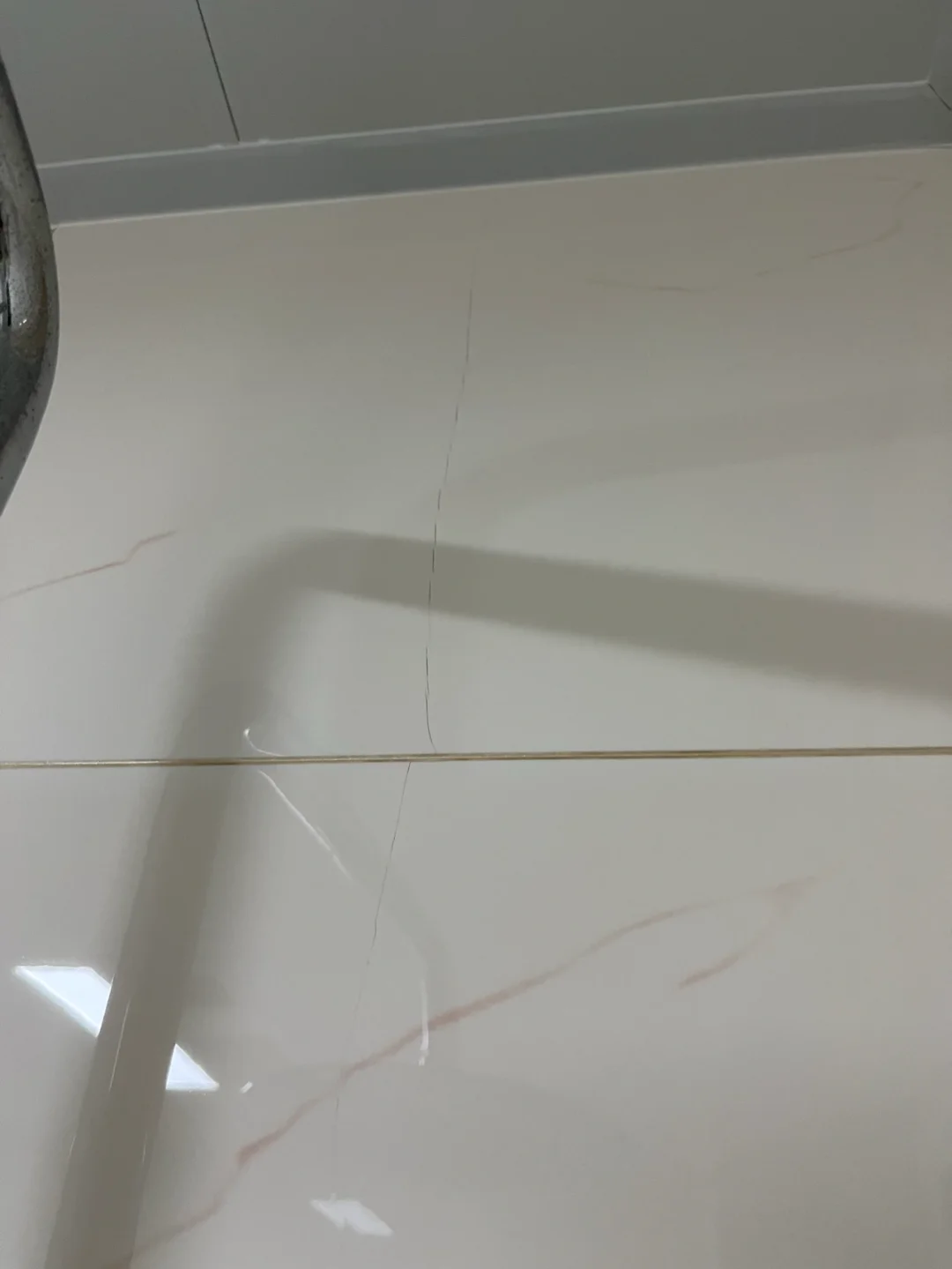 墙砖烂了一小块怎么办呢(墙壁瓷砖烂了一小块怎么办)